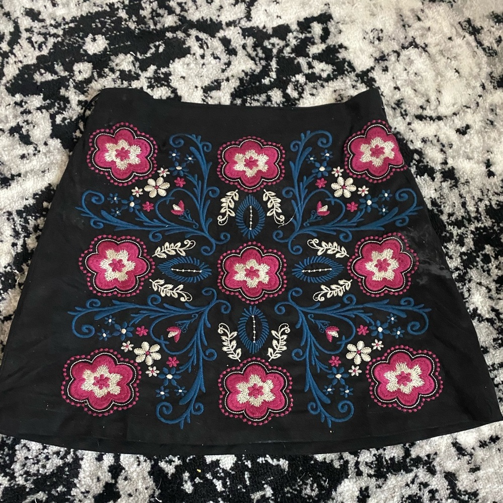 Black high waisted skirt with floral embroidery